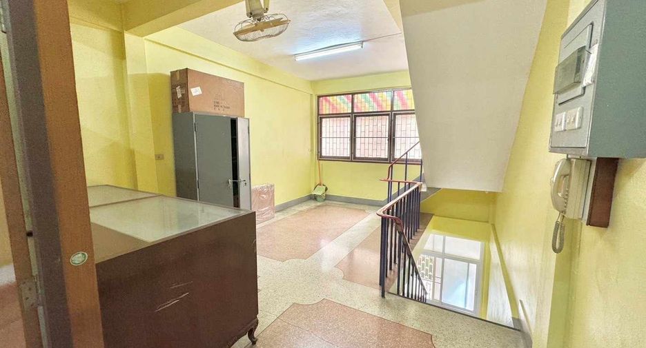 For sale 3 bedrooms retail Space in Pom Prap Sattru Phai, Bangkok