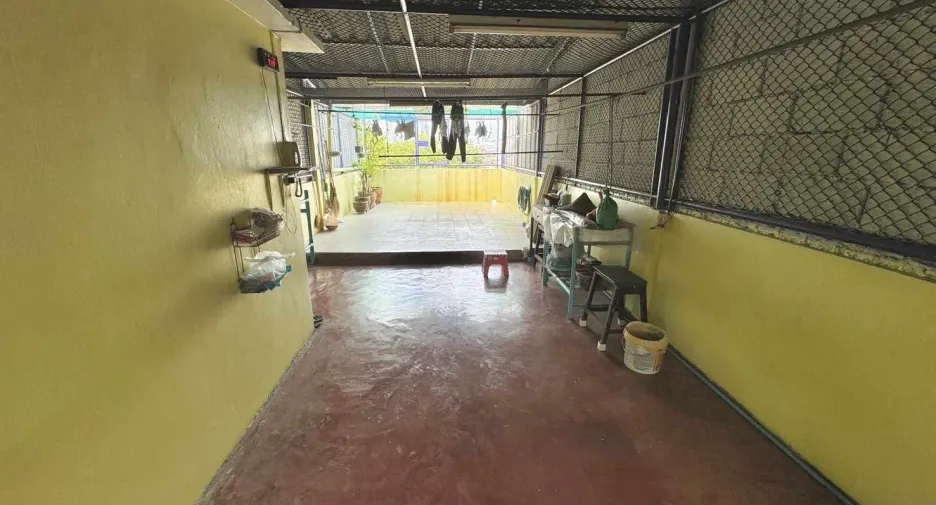For sale 3 bedrooms retail Space in Pom Prap Sattru Phai, Bangkok
