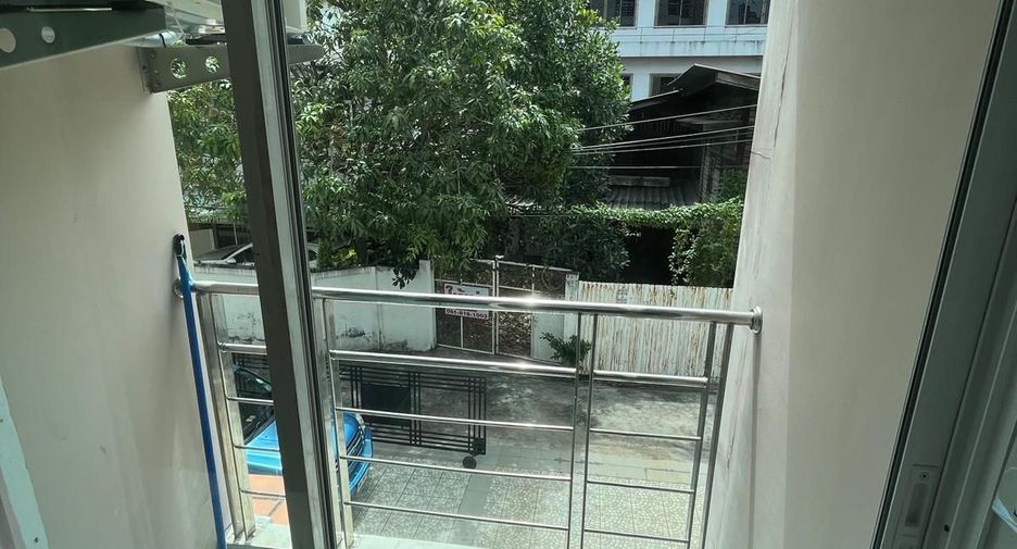 For sale studio condo in Sathon, Bangkok