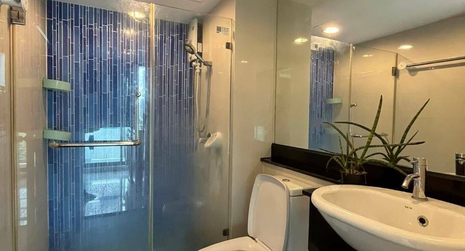 For sale 1 bed condo in Phra Khanong, Bangkok
