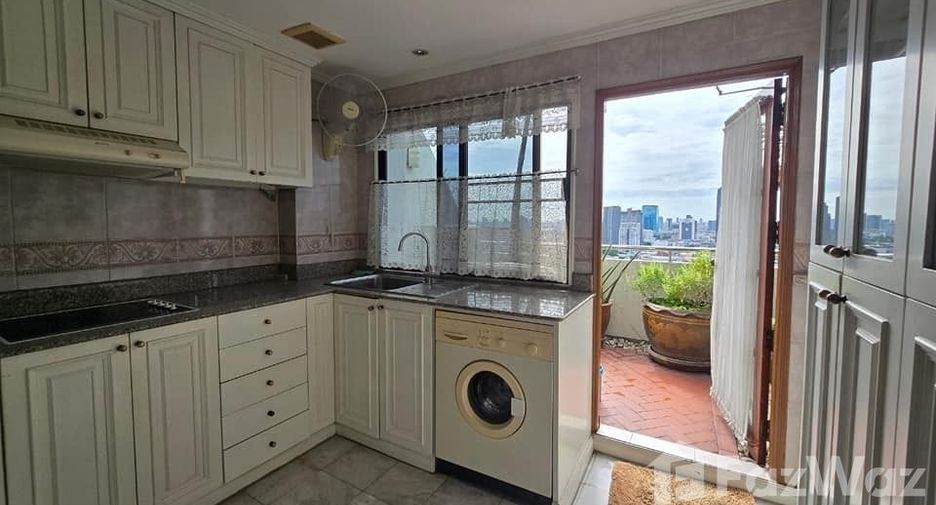 For sale 2 bedrooms condo in Watthana, Bangkok