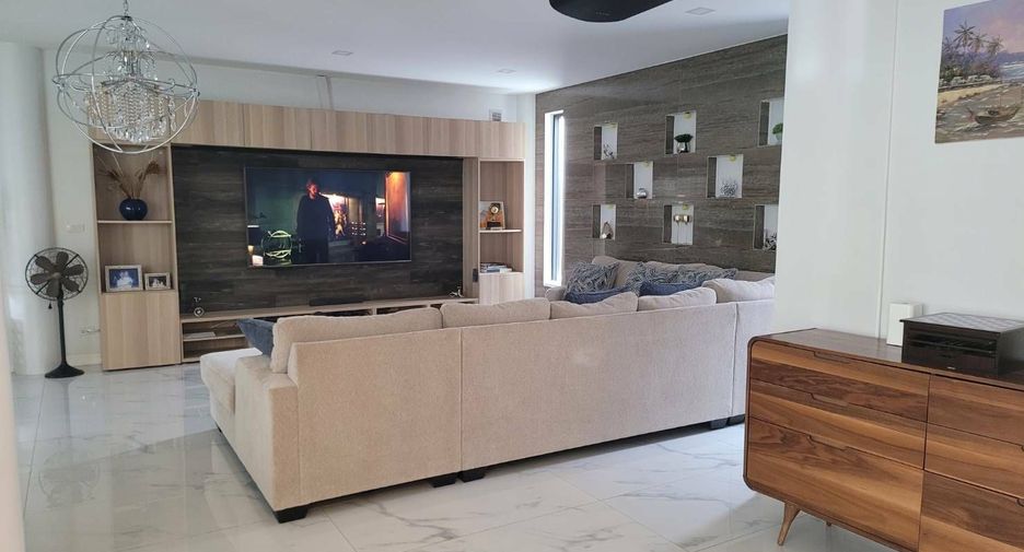 For sale 5 ベッドルーム villa in Bang Lamung, Chonburi
