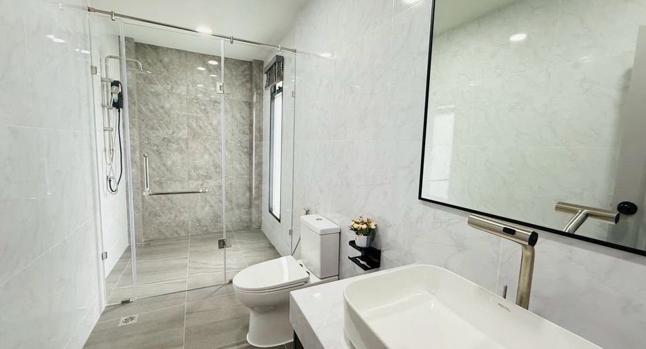 Villa en venta y en alquiler de 5 habitaciones en Bang Lamung, Chonburi