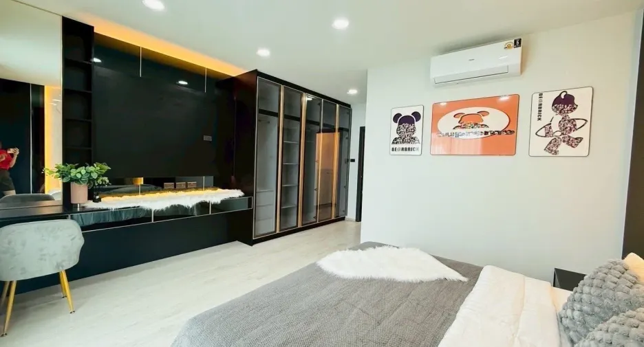 Villa en venta y en alquiler de 5 habitaciones en Bang Lamung, Chonburi