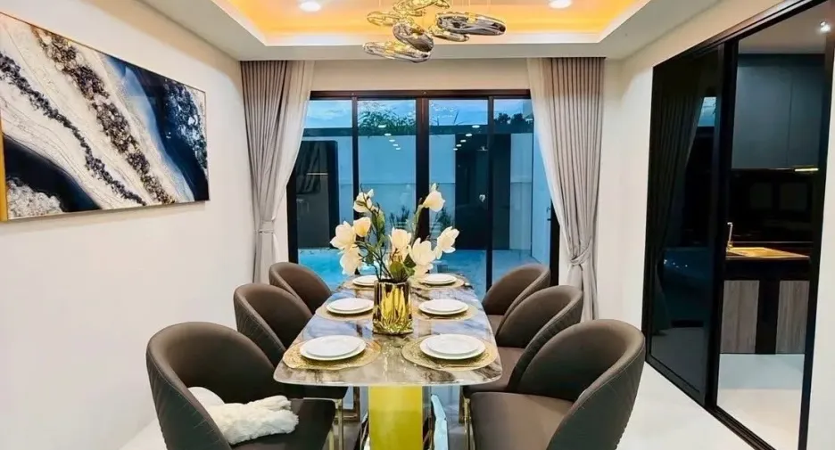 Villa en venta y en alquiler de 5 habitaciones en Bang Lamung, Chonburi