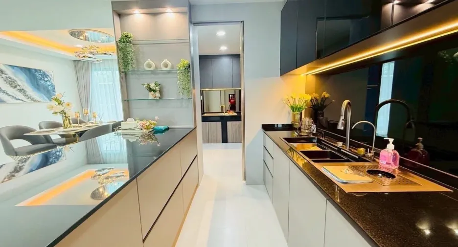 Villa en venta y en alquiler de 5 habitaciones en Bang Lamung, Chonburi
