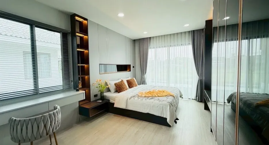 Villa en venta y en alquiler de 5 habitaciones en Bang Lamung, Chonburi