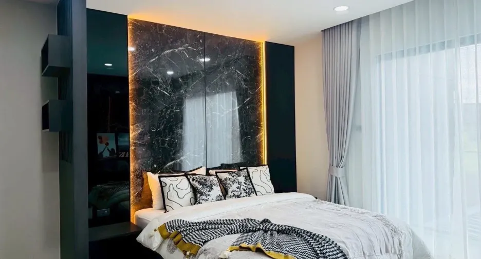 Villa en venta y en alquiler de 5 habitaciones en Bang Lamung, Chonburi