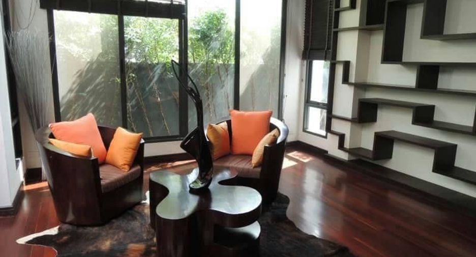 For sale 4 bedrooms villa in Watthana, Bangkok