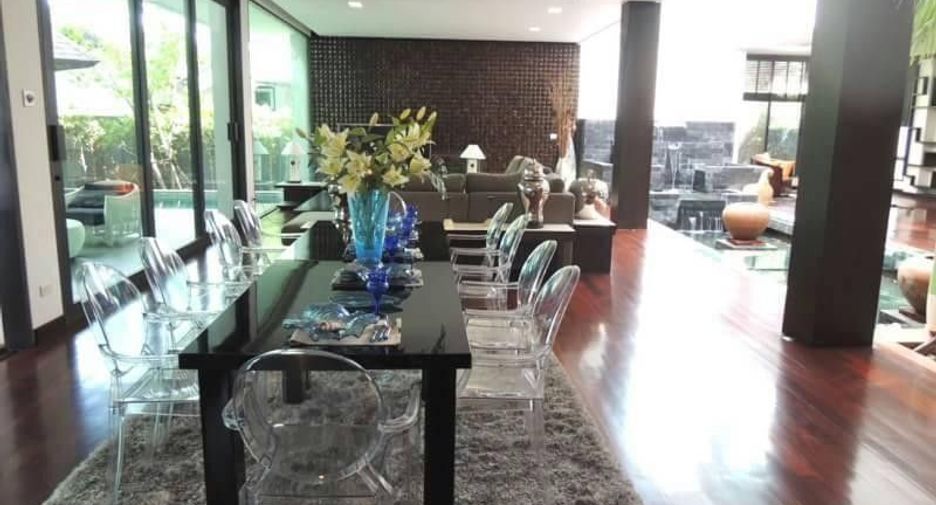 For sale 4 bedrooms villa in Watthana, Bangkok
