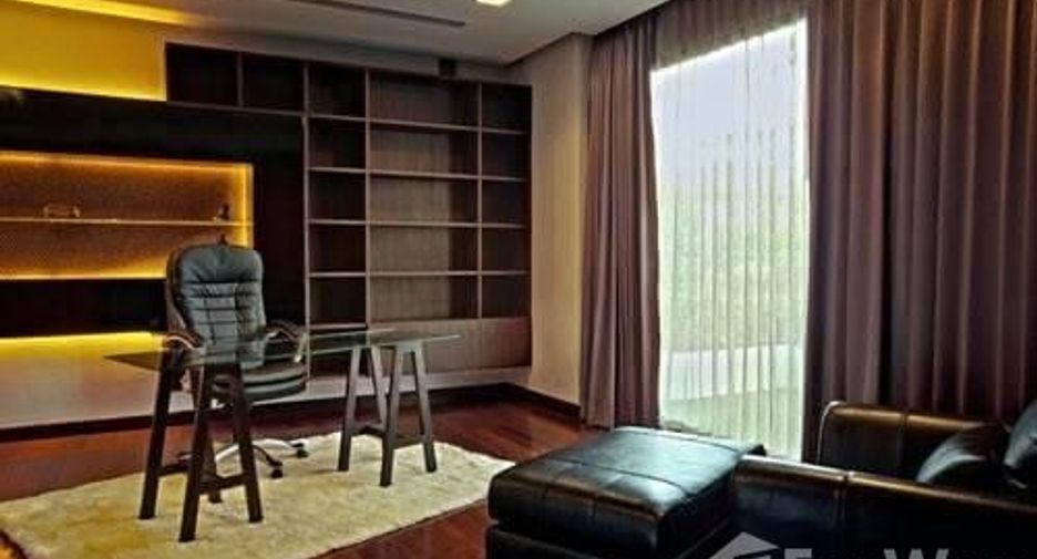 For sale 4 bedrooms villa in Watthana, Bangkok