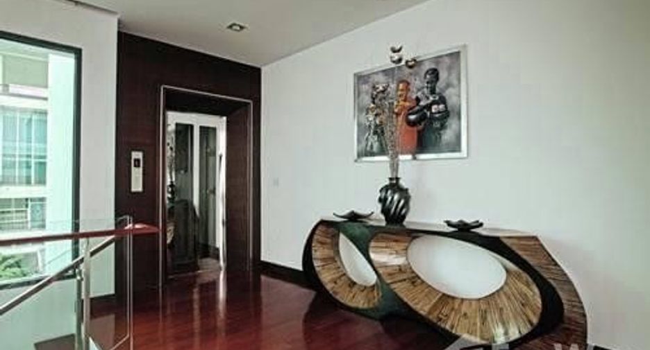 For sale 4 bedrooms villa in Watthana, Bangkok