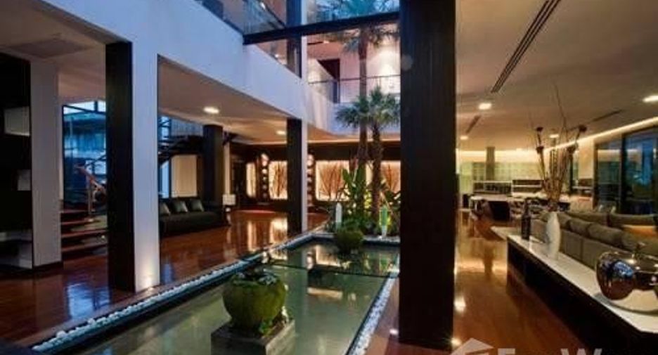 For sale 4 bedrooms villa in Watthana, Bangkok