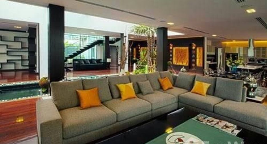 For sale 4 bedrooms villa in Watthana, Bangkok