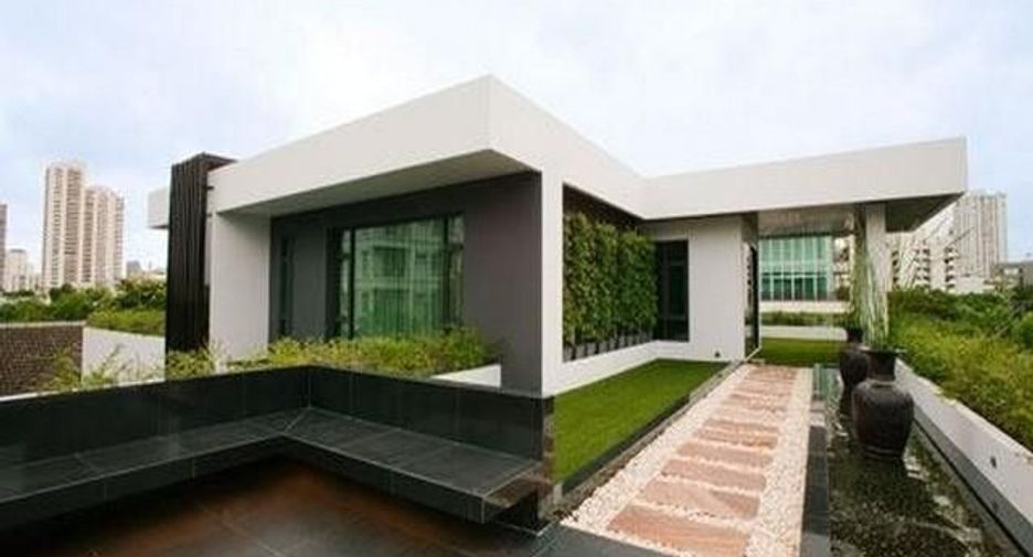 For sale 4 bedrooms villa in Watthana, Bangkok
