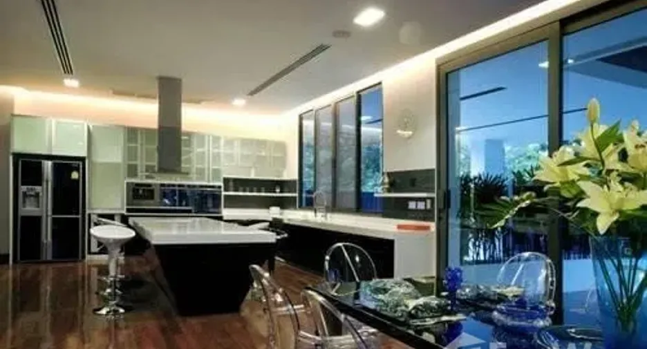 For sale 4 bedrooms villa in Watthana, Bangkok