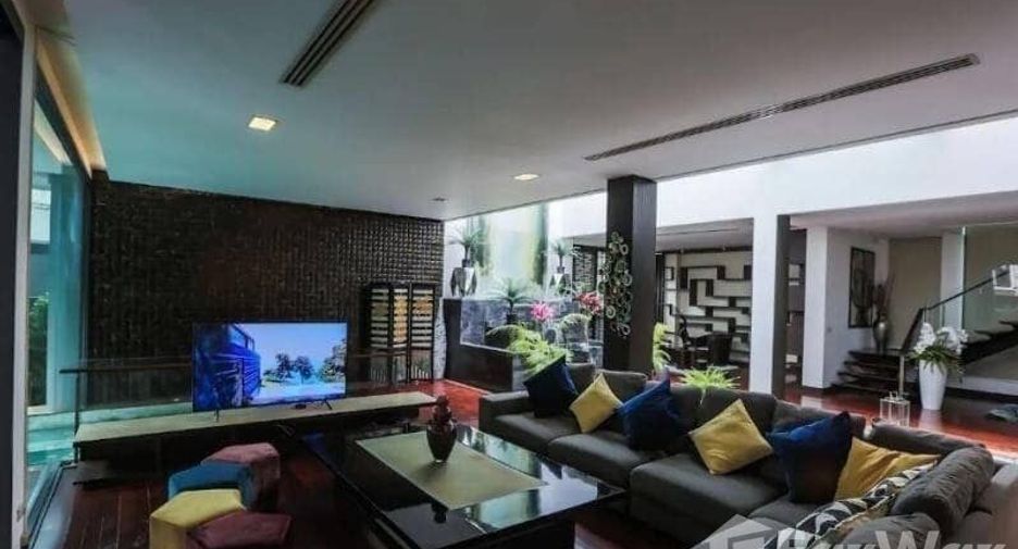For sale 4 bedrooms villa in Watthana, Bangkok