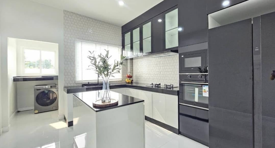 For sale 3 bedrooms villa in Bang Lamung, Chonburi