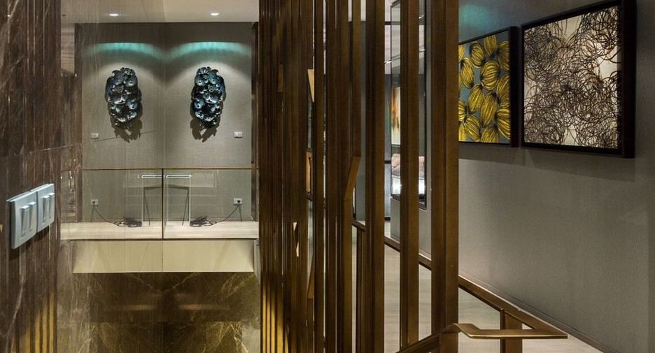 For sale 3 bedrooms condo in Khlong Toei, Bangkok