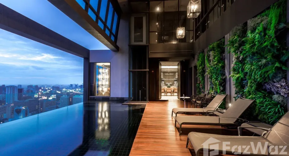 For sale 3 bedrooms condo in Khlong Toei, Bangkok