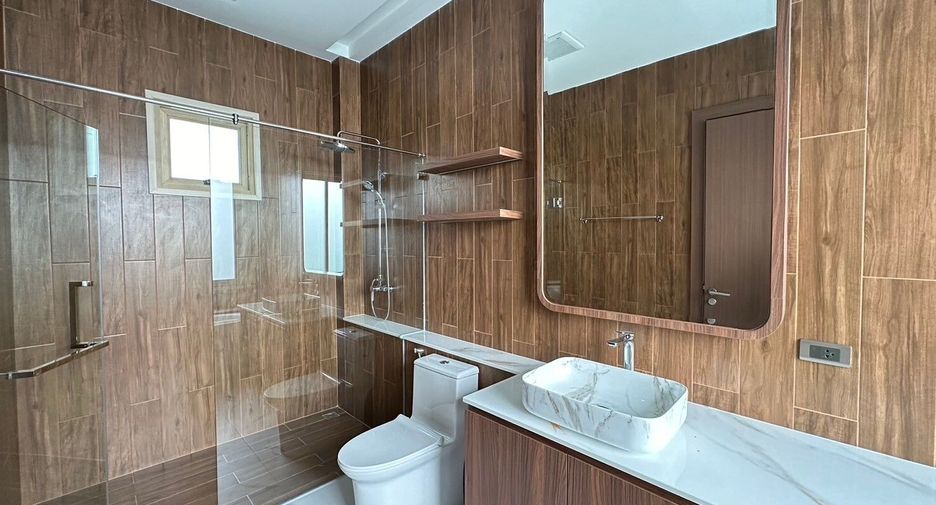 For sale 4 bedrooms house in Bang Lamung, Chonburi