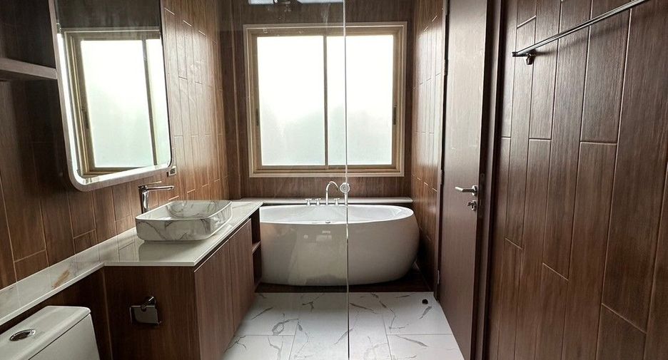 For sale 4 bedrooms house in Bang Lamung, Chonburi