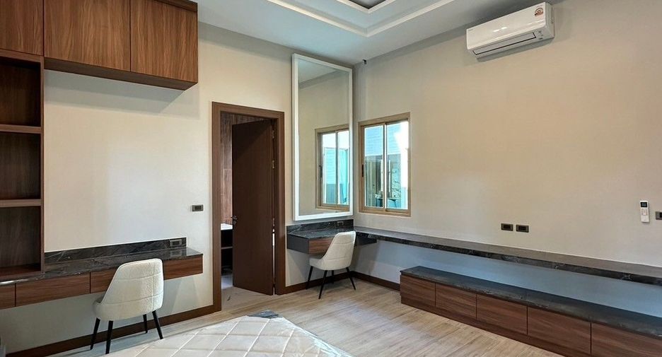 For sale 4 bedrooms house in Bang Lamung, Chonburi