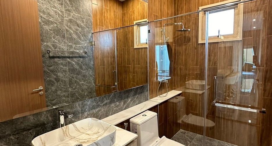 For sale 4 bedrooms house in Bang Lamung, Chonburi
