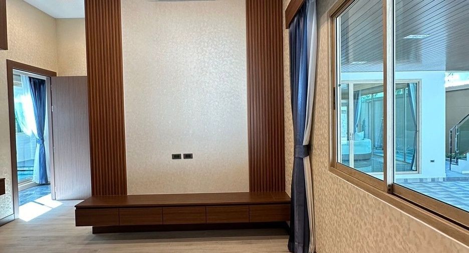 For sale 4 bedrooms house in Bang Lamung, Chonburi
