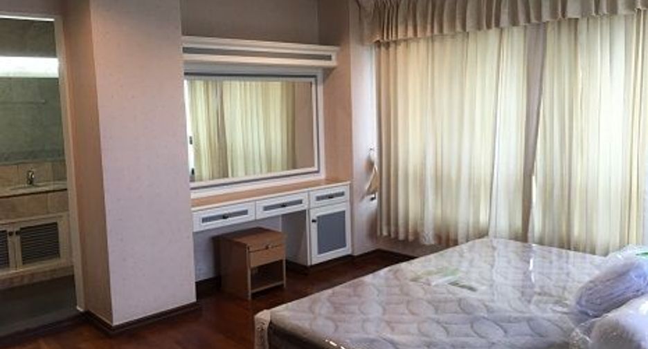 Condo en venta de 3 habitaciones en Khlong Toei, Bangkok