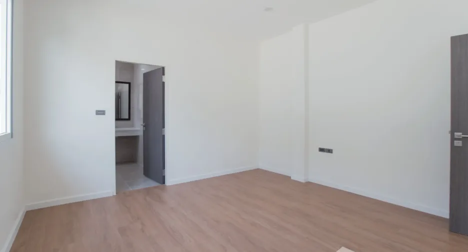 For sale 4 bedrooms house in Mueang Samut Sakhon, Samut Sakhon