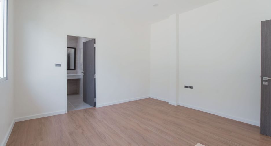 For sale 4 bedrooms house in Mueang Samut Sakhon, Samut Sakhon