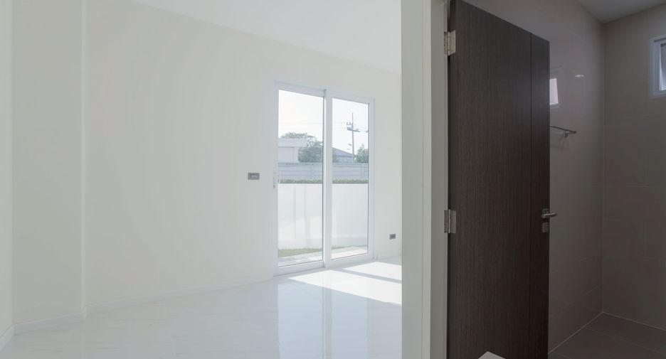 For sale 4 bedrooms house in Mueang Samut Sakhon, Samut Sakhon