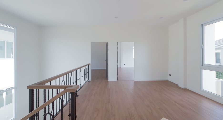For sale 4 bedrooms house in Mueang Samut Sakhon, Samut Sakhon