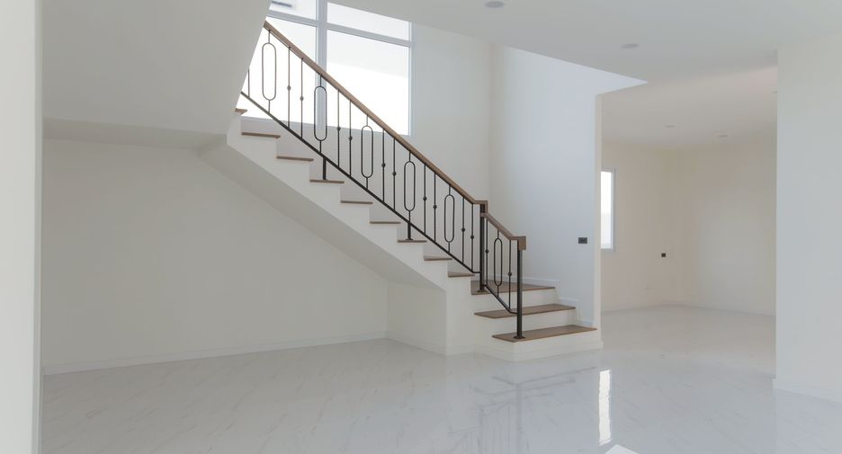 For sale 4 bedrooms house in Mueang Samut Sakhon, Samut Sakhon