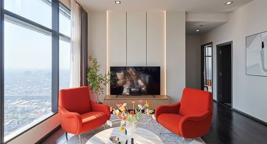 For sale 3 bedrooms condo in Ratchathewi, Bangkok