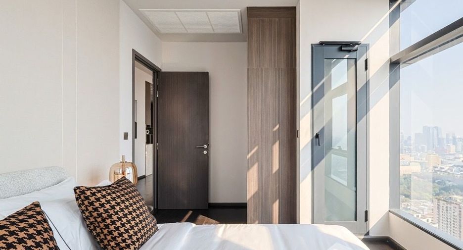 For sale 3 bedrooms condo in Ratchathewi, Bangkok