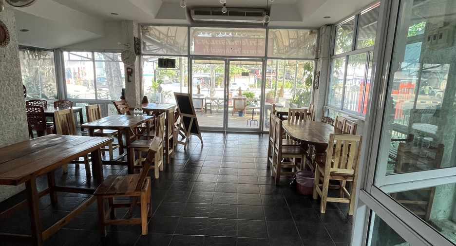 For sale 2 bedrooms retail Space in Mueang Phitsanulok, Phitsanulok