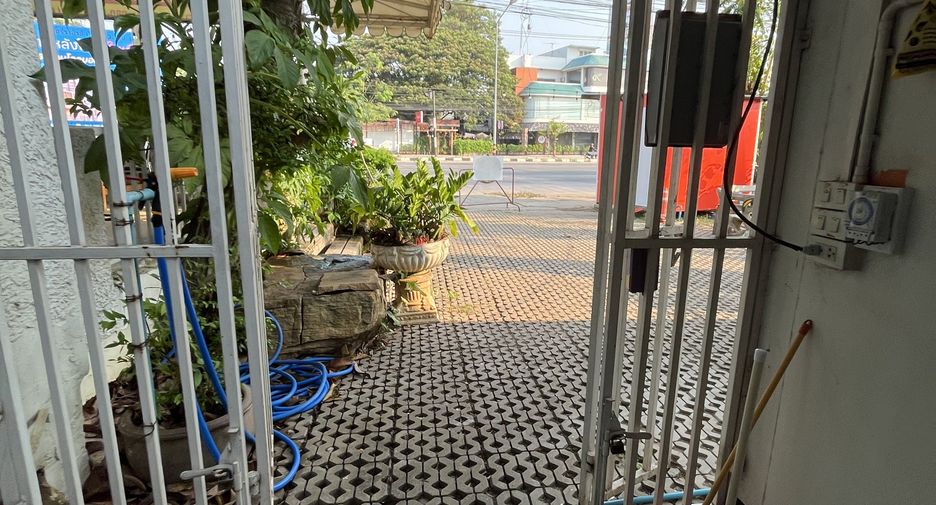 Gewerbefläche zum Kauf mit 2 Zimmer in Mueang Phitsanulok, Phitsanulok