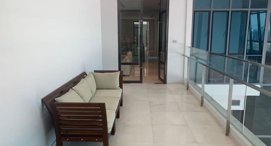 For sale 3 bedrooms condo in Khlong Toei, Bangkok