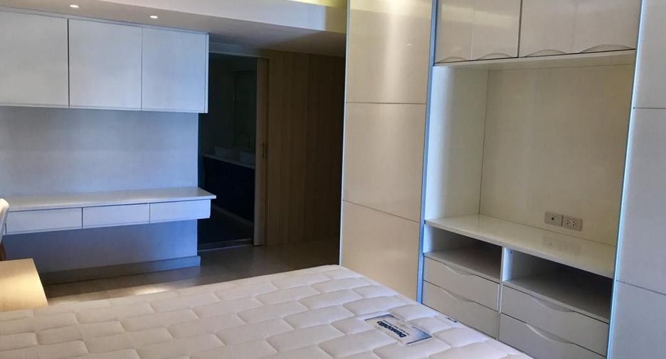 For sale and for rent 3 bedrooms condo in Watthana, Bangkok