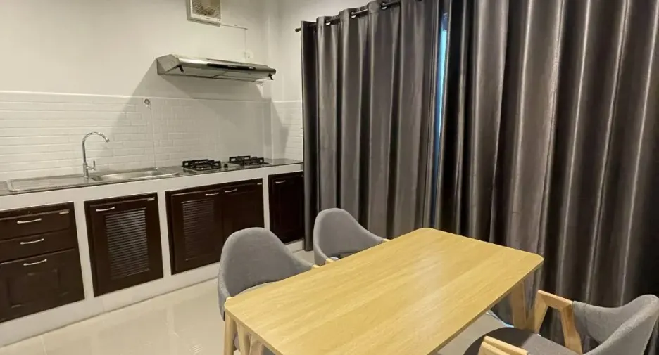 For rent 3 bedrooms townhouse in Thalang, Phuket