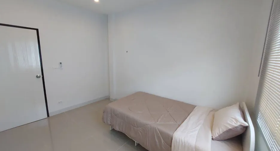 For rent 3 bedrooms townhouse in Thalang, Phuket