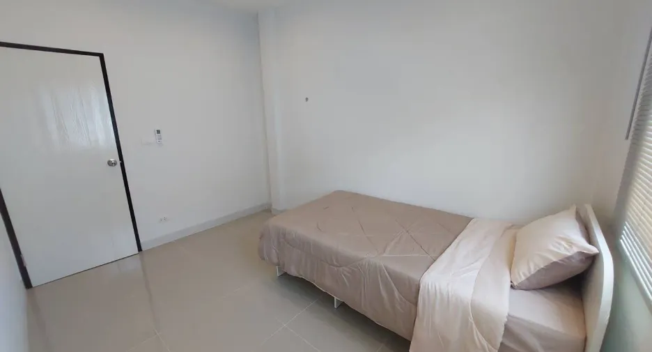 For rent 3 bedrooms townhouse in Thalang, Phuket