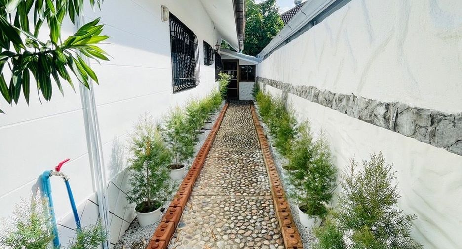 For sale and for rent 4 bedrooms house in Bang Lamung, Chonburi
