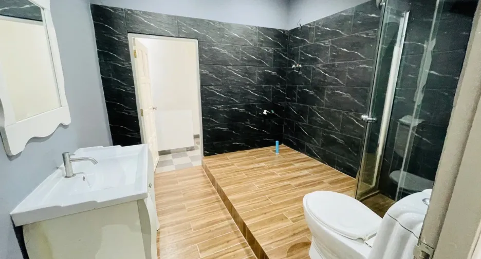 À vendre et à louer 4 chambres maison à Bang Lamung, Chonburi