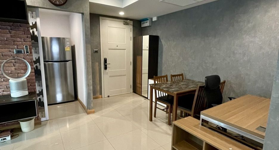 À louer 2 chambres condo à Huai Khwang, Bangkok