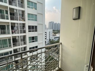 À louer 2 chambres condo à Huai Khwang, Bangkok