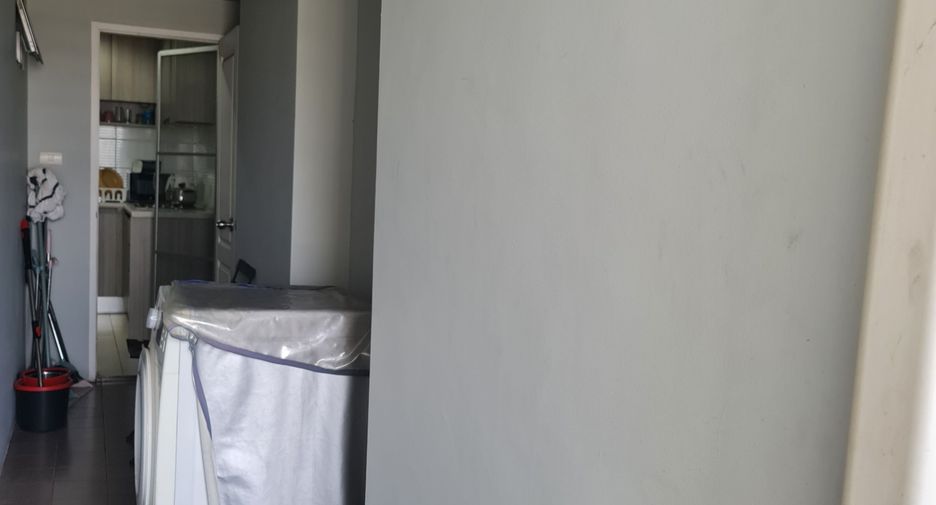 Condo en venta y en alquiler de 3 habitaciones en Huai Khwang, Bangkok