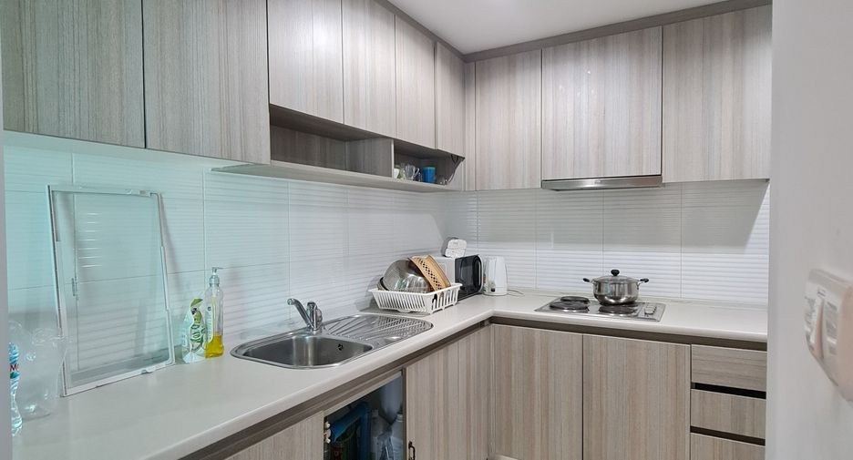 Condo en venta y en alquiler de 3 habitaciones en Huai Khwang, Bangkok